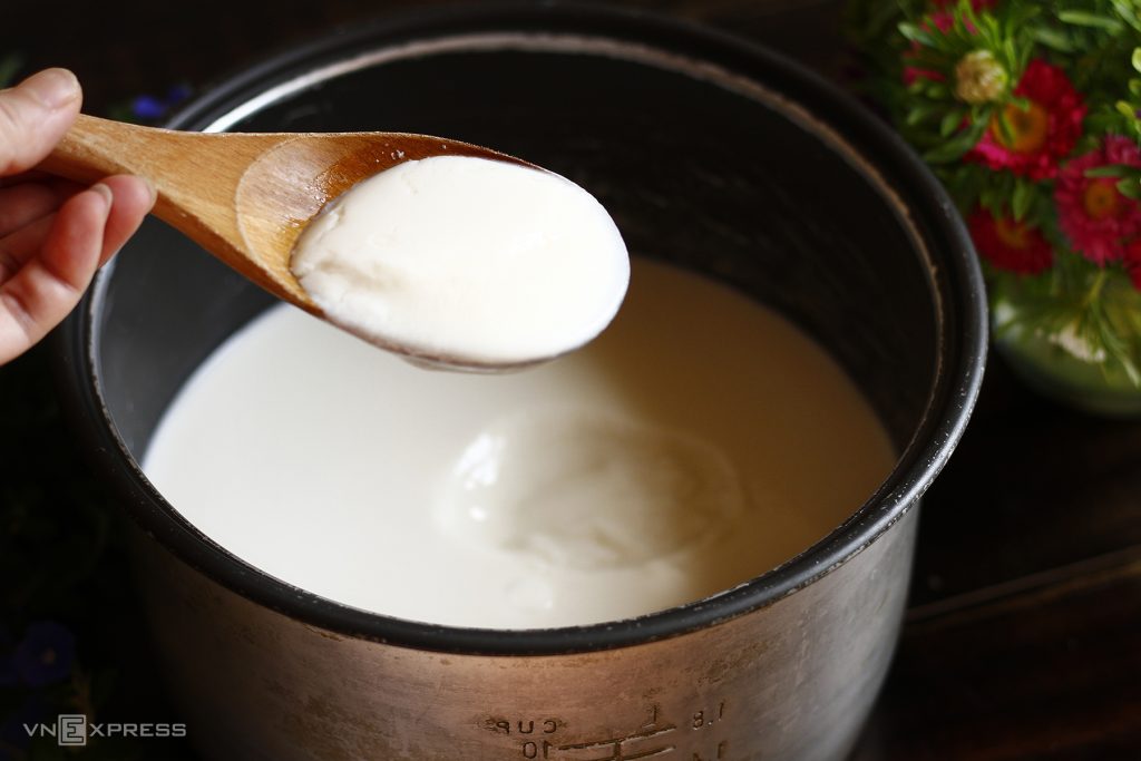 Làm sữa chua bằng nồi cơm điện